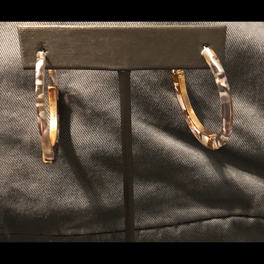 White/tortoise and gold hoop earrings. BNWOT.